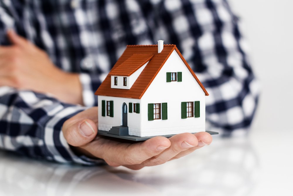 Для малоимущих предложили сделать страхование жилья бесплатным