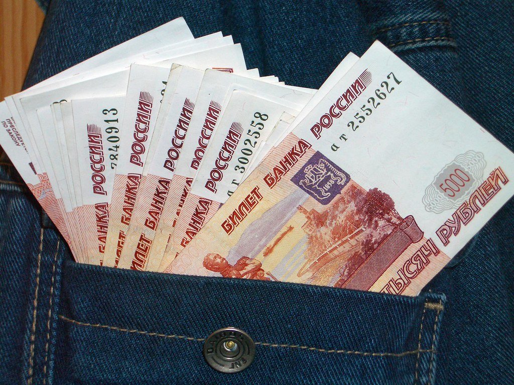 Всего четверть населения спокойно обходится своей зарплатой