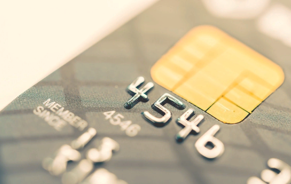 Оформление кредитной карты через интернет: и с дивана вставать не надо…