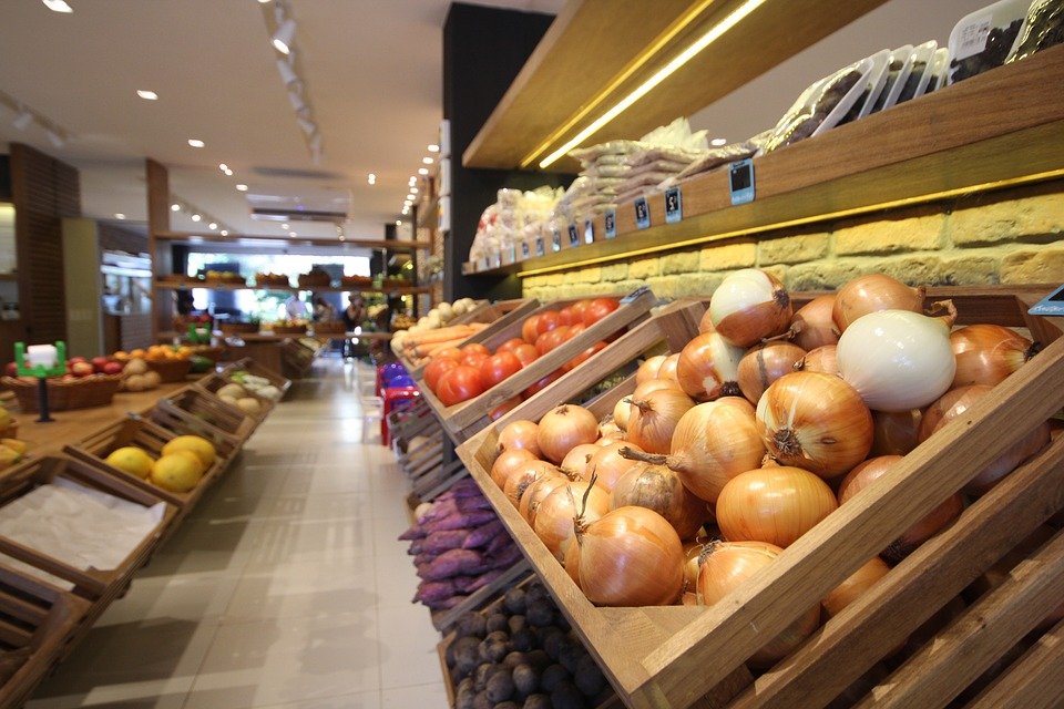 Магазины начнут продажу продуктов в кредит