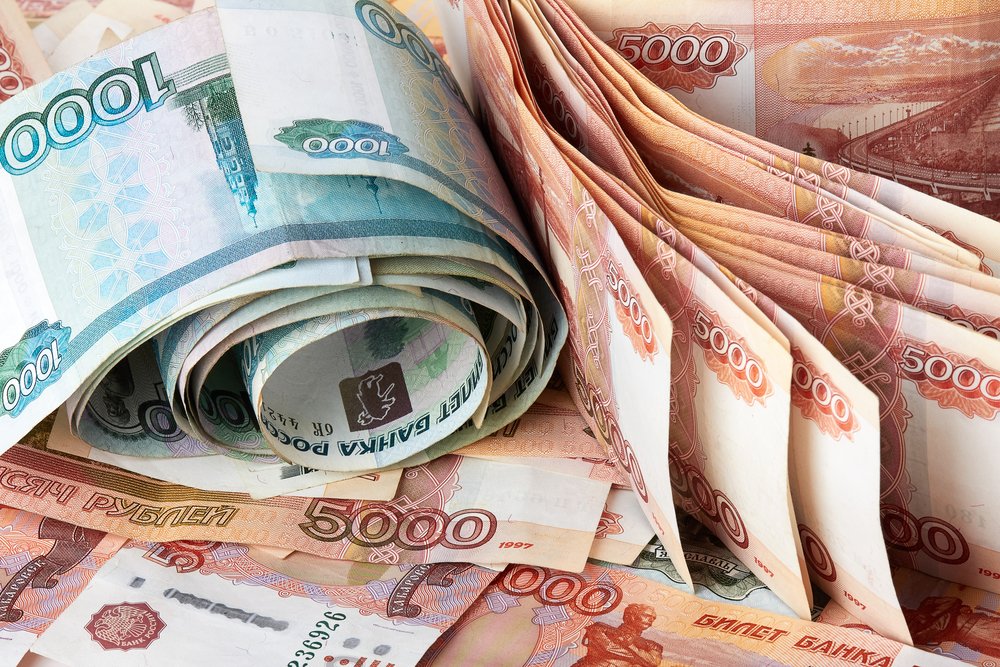 Зарплату свыше 75 тысяч рублей получает десятая часть населения