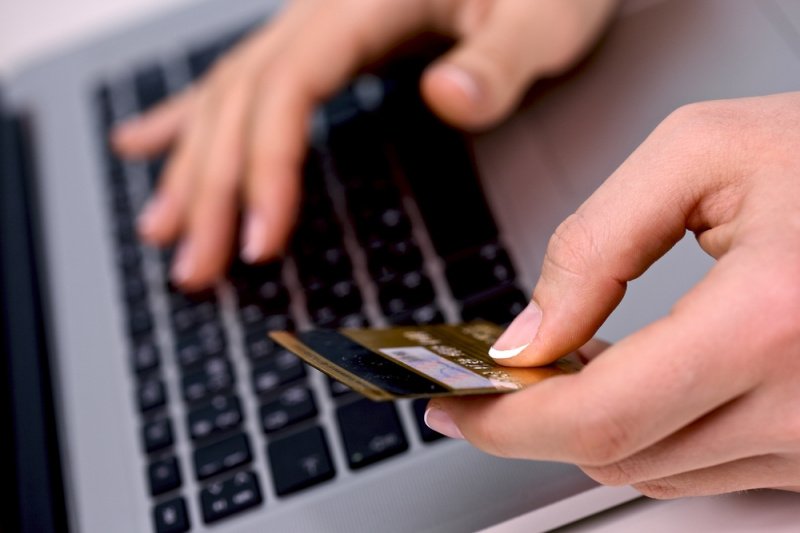 Дебетовая карта ЮниКредит банка: условия и тарифы в 2020 году 