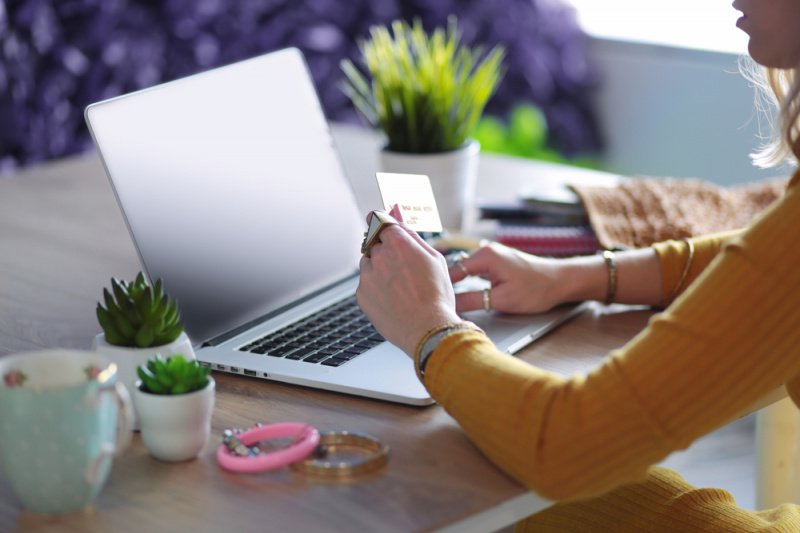 Карты Мособлбанка — виды пластика, условия оформления