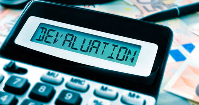 Банки и девальвация: возможные риски, новые возможности